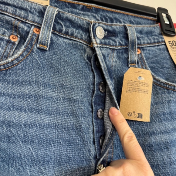 NWT! Levi's 501 Original Cropped Jeans - Button Fly, Medium Wash | Size 30 x 26 - Picture 3 of 8